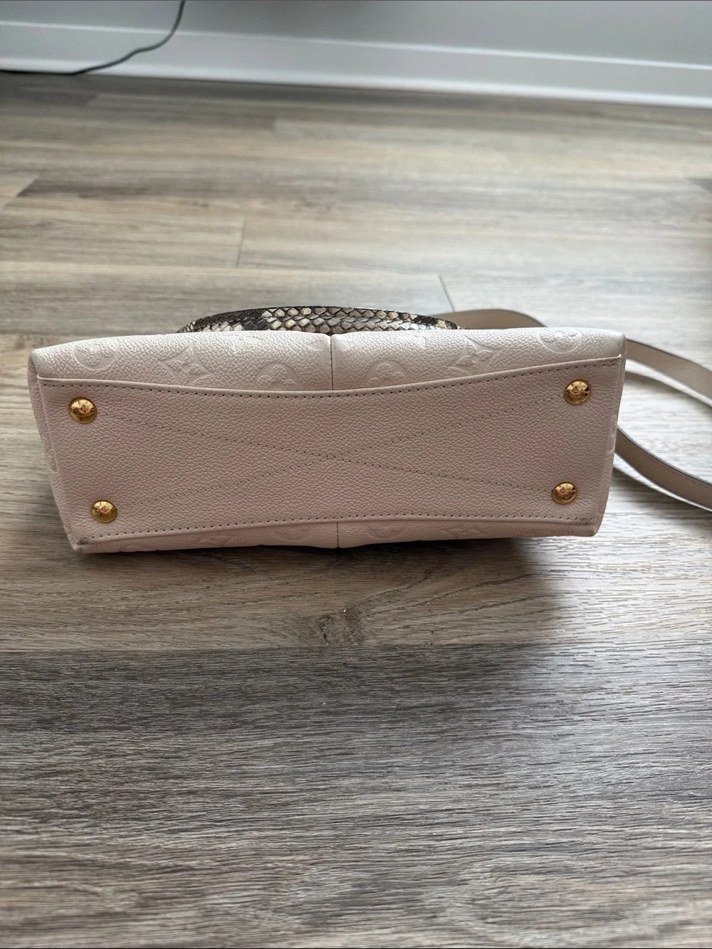Louis Vuitton python and beige crossbody with gold hardware - Picture 8 of 16